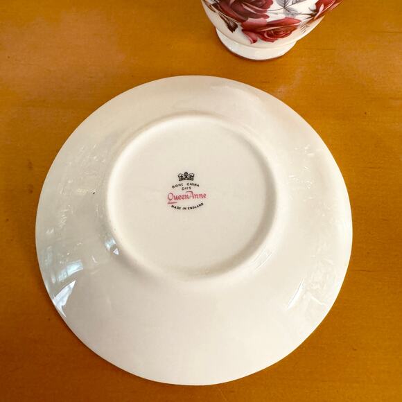 Queen Anne Tea Cup and Saucer Pink & Red Roses Bone China Vintage Gold Trimmed - Picture 4 of 5